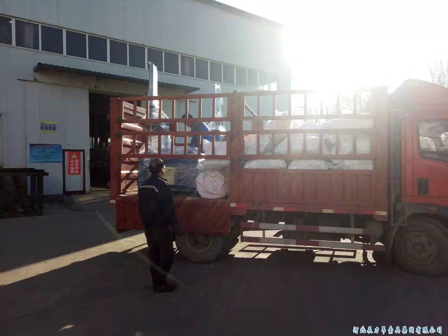 兩臺辰力32型鋼絲繩插套機(jī)發(fā)貨！